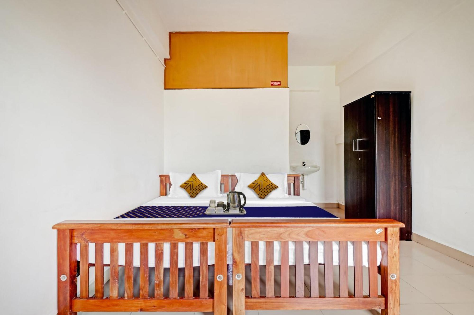 Spot On Taaza Residency Hotel Perumpāvūr Екстериор снимка