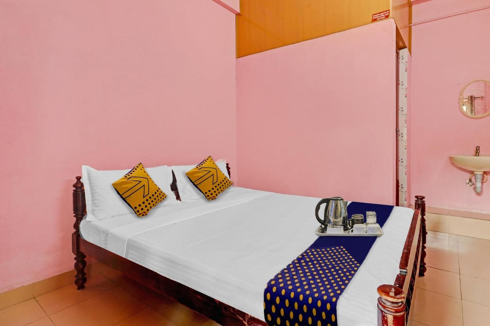 Spot On Taaza Residency Hotel Perumpāvūr Екстериор снимка