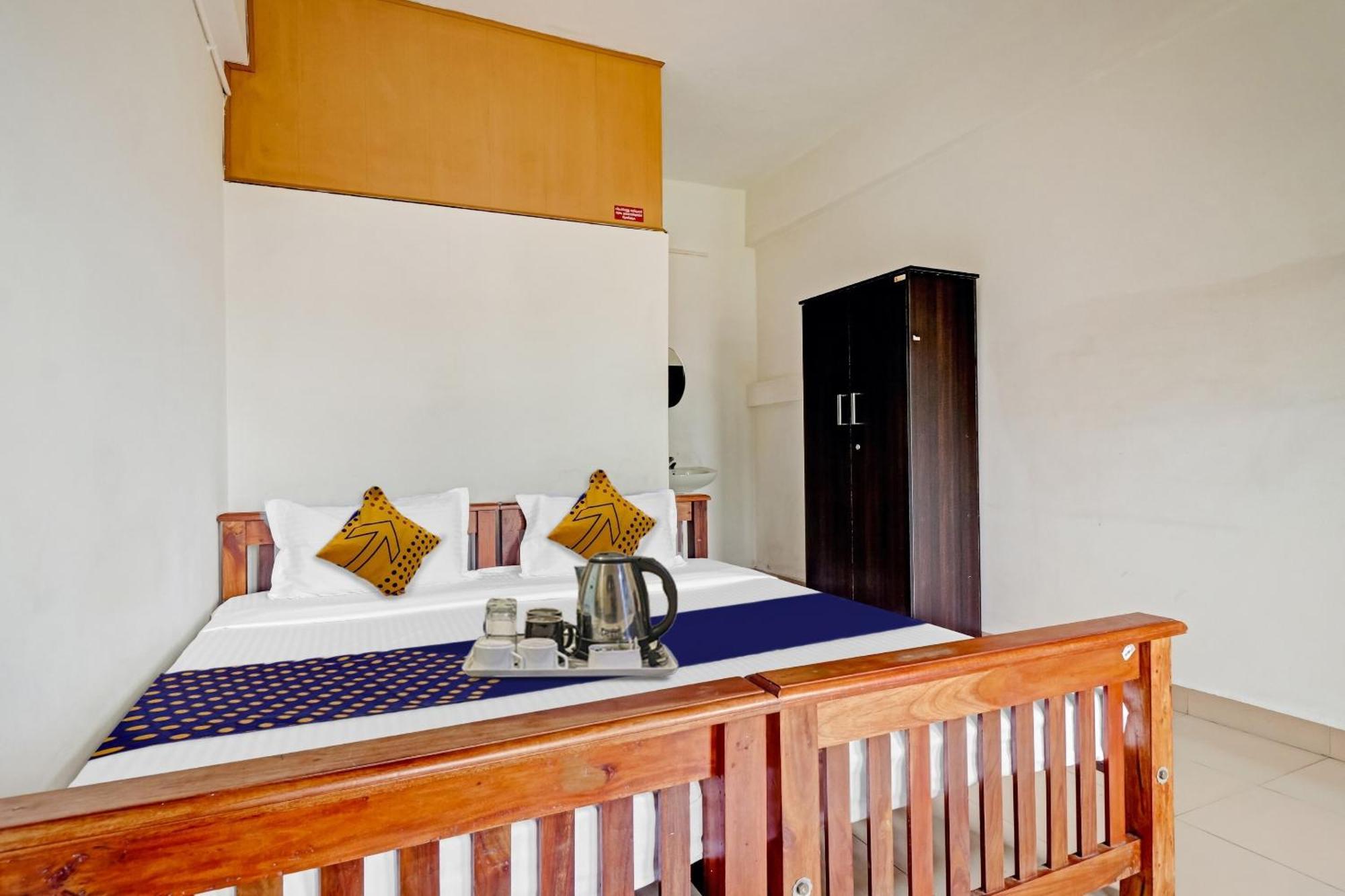 Spot On Taaza Residency Hotel Perumpāvūr Екстериор снимка