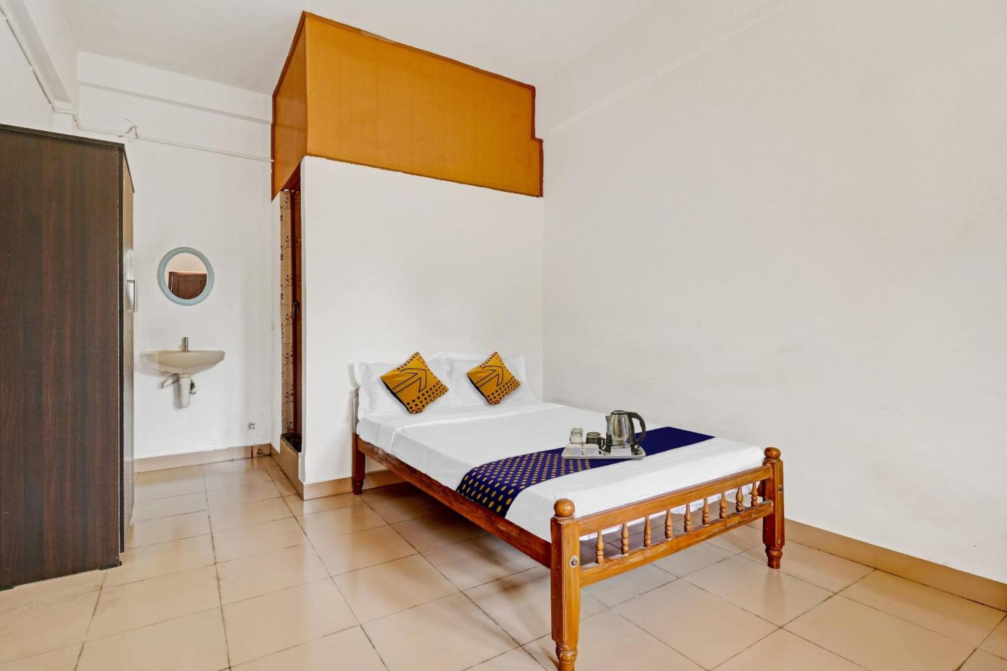 Spot On Taaza Residency Hotel Perumpāvūr Екстериор снимка